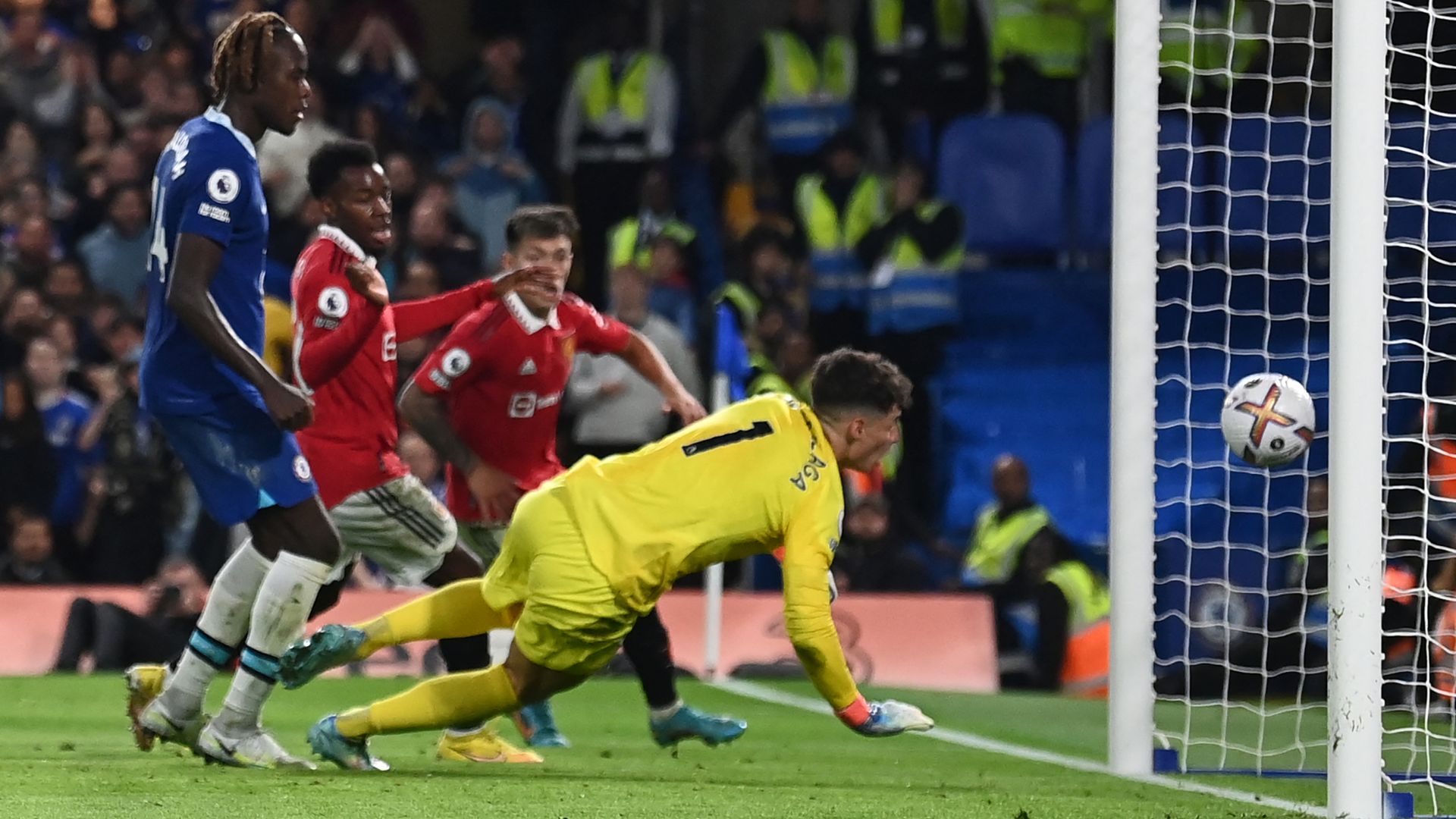 Casemiro rescues last-gasp point for Man Utd at Chelsea