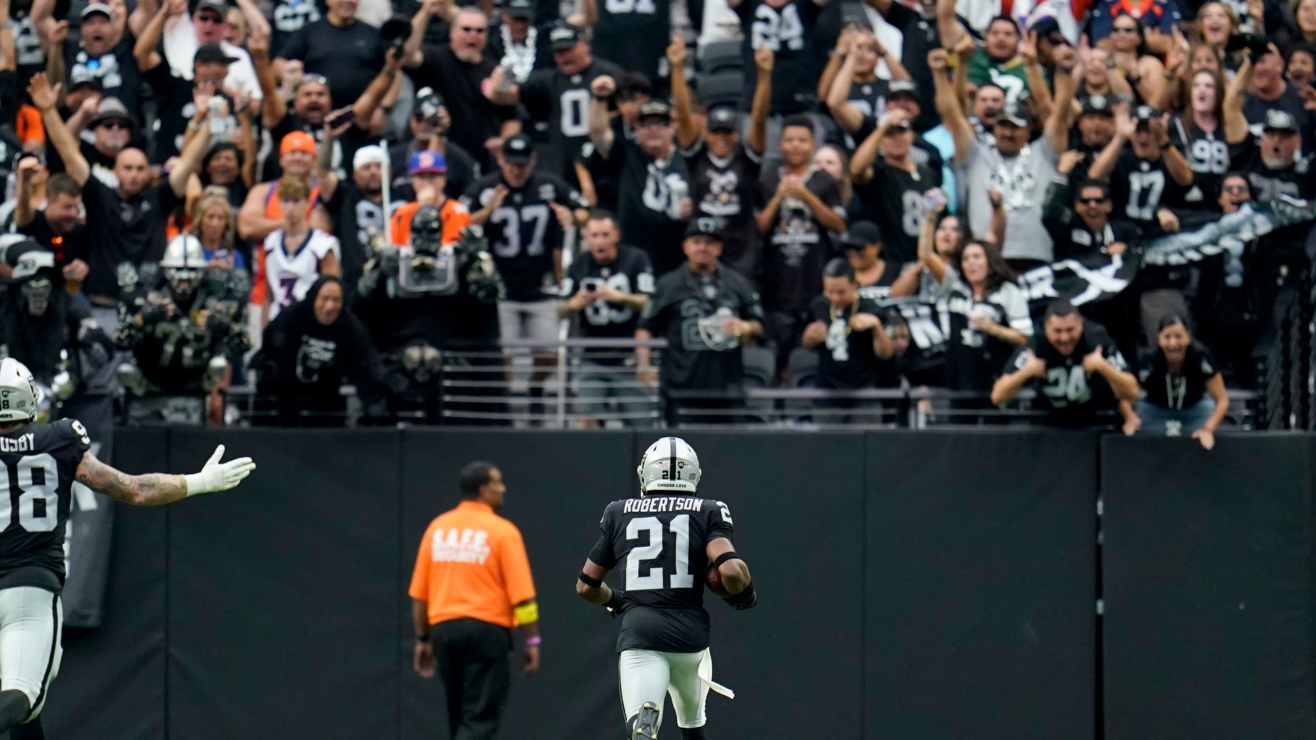 'He's got an entourage!' - Robertson returns fumble 68 yards for TD!