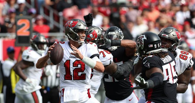 Tom Brady throws for 351 yards, Buccaneers beat Falcons 21-15