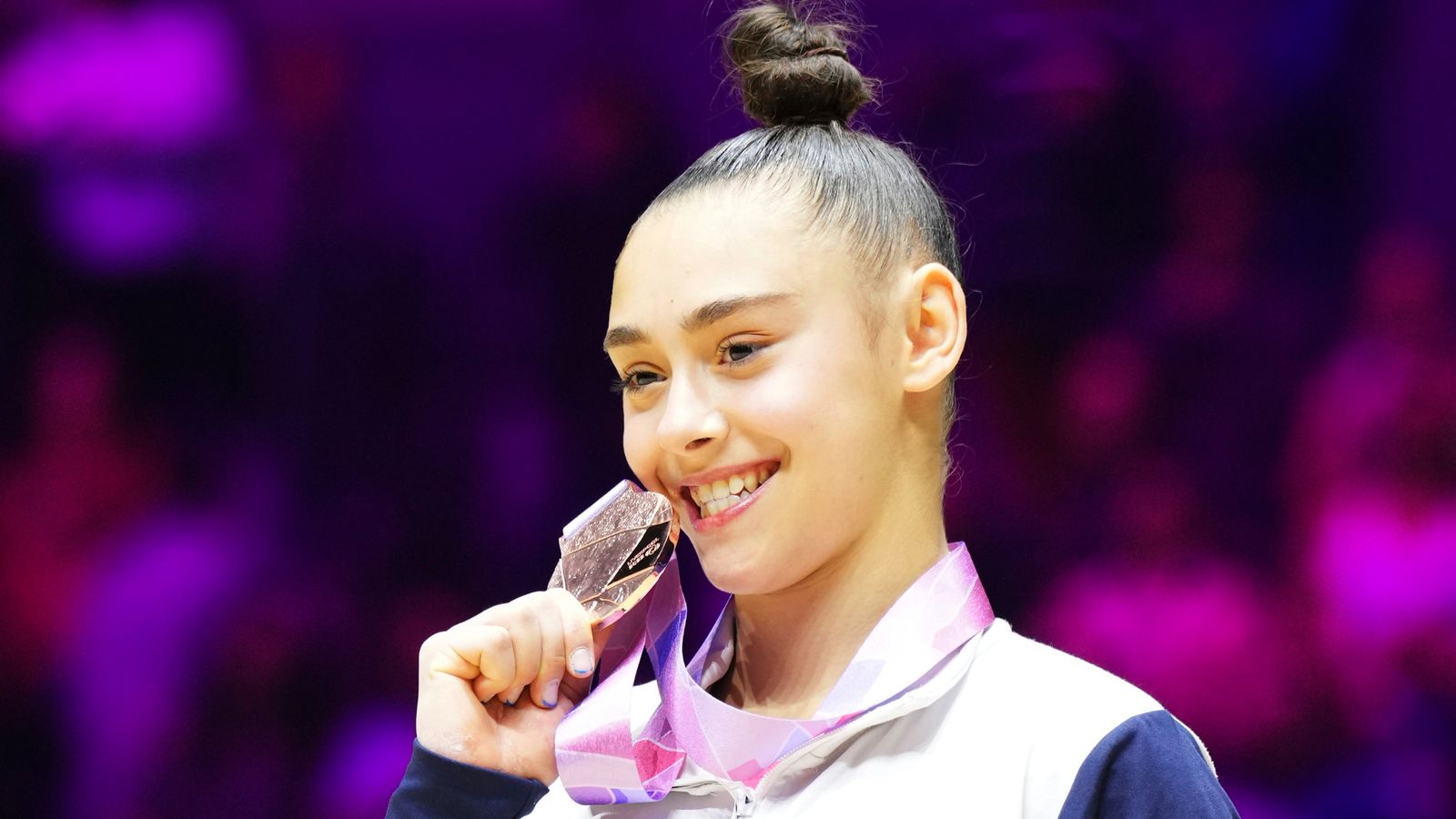 jessica-gadirova-wins-historic-bronze-at-world-gymnastics-championship-in-liverpool
