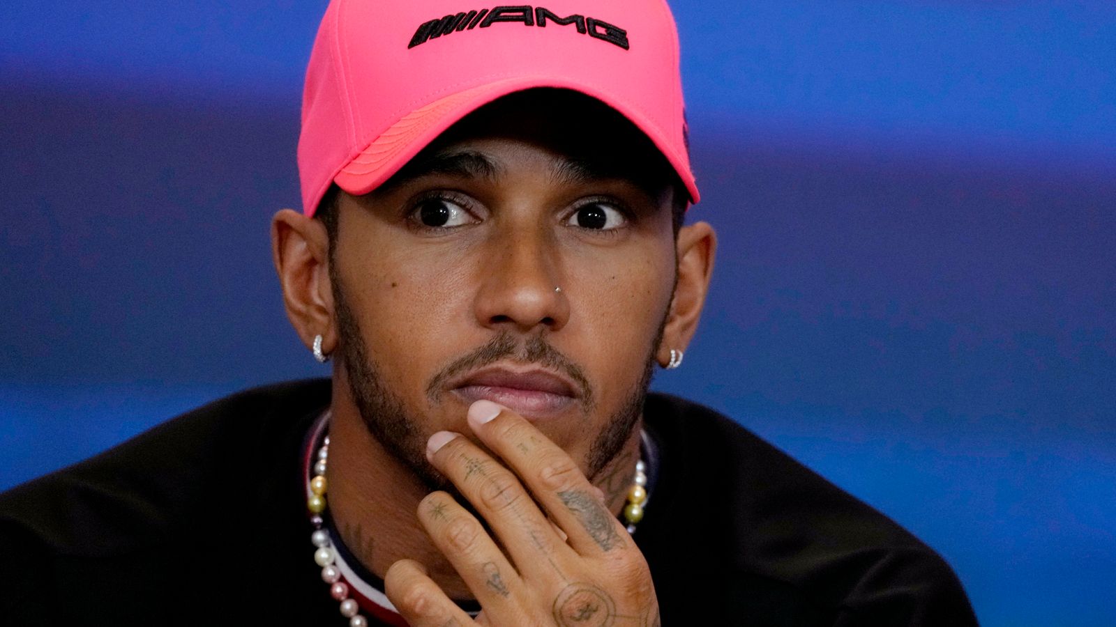 Grand Prix Abu Dhabi: Lewis Hamilton mengatakan wajar jika Max Verstappen akan mengincarnya