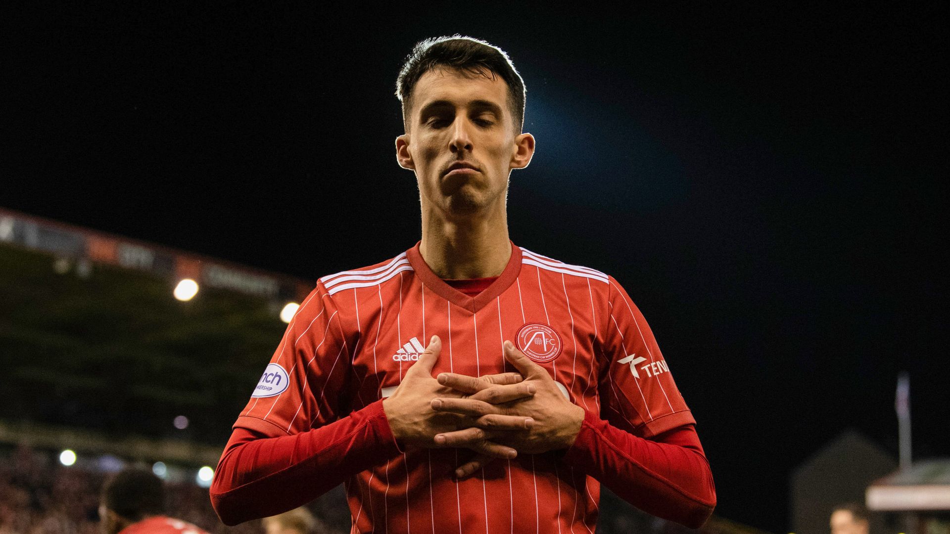 Aberdeen storm to win over Hibernian to climb to third
