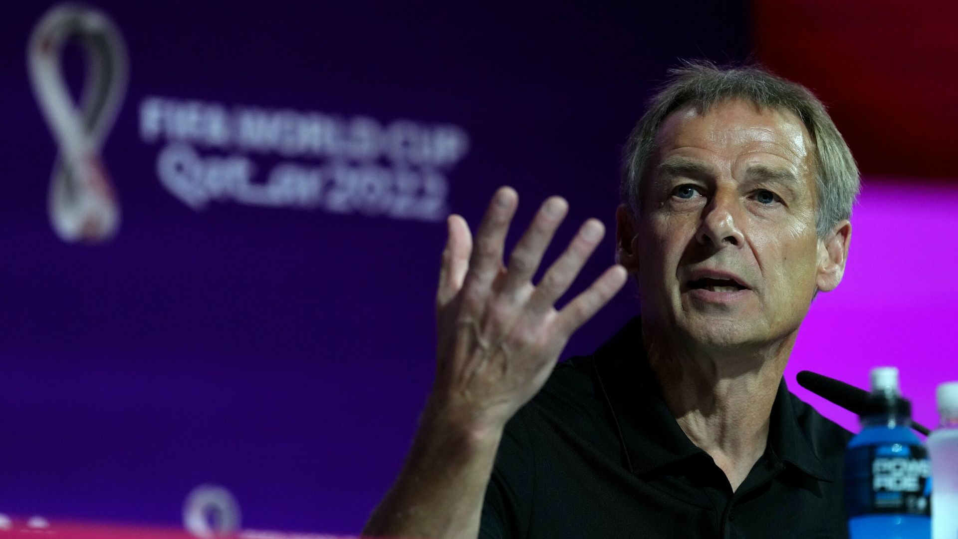 Klinsmann seeks to cool tensions in Queiroz row