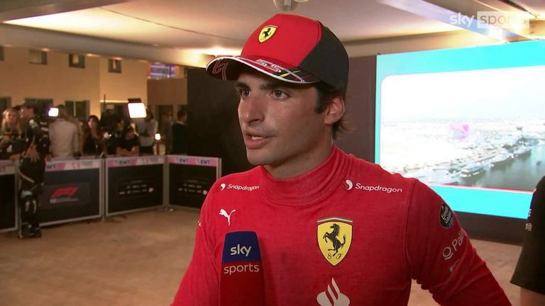Carlos Sainz mengatakan Ferrari akan mencoba segalanya untuk mengalahkan Red Bull tetapi juga ingin mengalahkan Mercedes di Grand Prix Abu Dhabi.