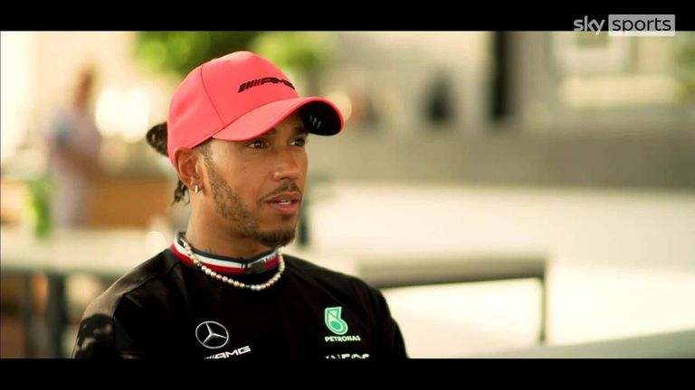 Sekembalinya ke kancah perebutan gelar, Lewis Hamilton merefleksikan penentuan gelar GP Abu Dhabi tahun lalu melawan Max Verstappen