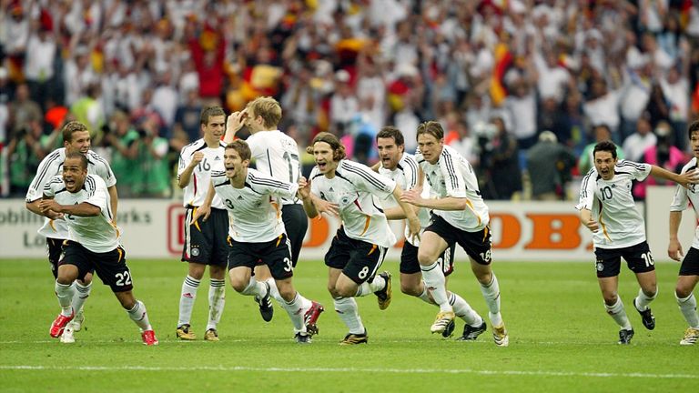 Die meisten gewonnen Elfmeterschiessen: Deutschland (vier von vier) und Argentinien (vier von fünf, verloren gegen Deutschland bei WM 2006)