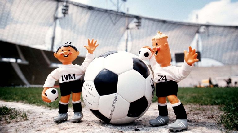 Tip und Tap waren die Glücksbringer bei der WM 1974 in Deutschland. Nach Willie das zweite Maskottchen, dass den Gastgebern Glück und den WM-Titel brachte. Einer trug den Schriftzug WM, der andere die 74 auf dem Trikot.