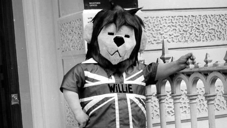 Gestatten: Willie! Mit dem Löwen fing bei der WM 1966 in England die Geschichte der WM-Maskottchen an. England gewann seinen bisher einzigen Titel.