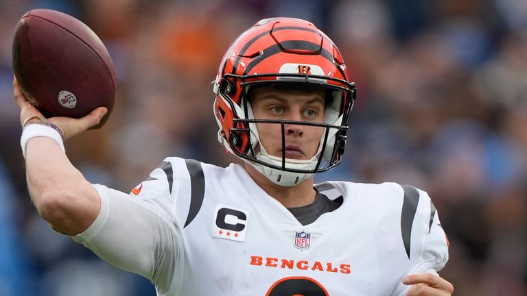 Quarterback Cincinnati Bengals Joe Burrow akan menghadapi Tom Brady untuk pertama kalinya di NFL, langsung di Sky Sports, pada hari Minggu