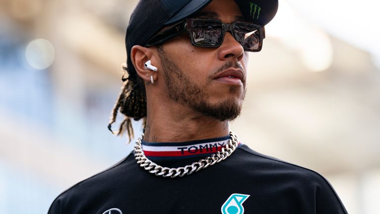 Lewis Hamilton révèle les abus raciaux qu’il a subis à l’école dès l’âge de six ans