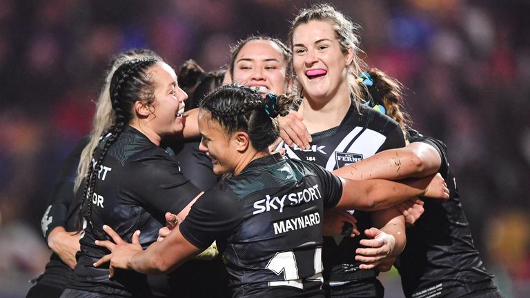 New Zealand booked their place in the final after a 20-6 victory over England 
