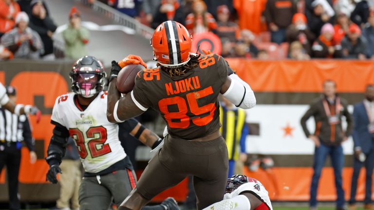 Cleveland Browns tight end David Njoku makes an incredible one-handed catch for a touchdown late on in the win over the Tampa Bay Buccaneers.