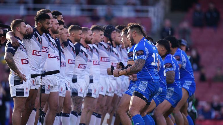 Samoa performed their traditional war dance the Siva Tau before kick-off