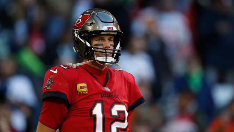 Tom Brady membimbing Bucs meraih kemenangan atas Seahawks dalam pertandingan musim reguler pertama yang dimainkan di Jerman 