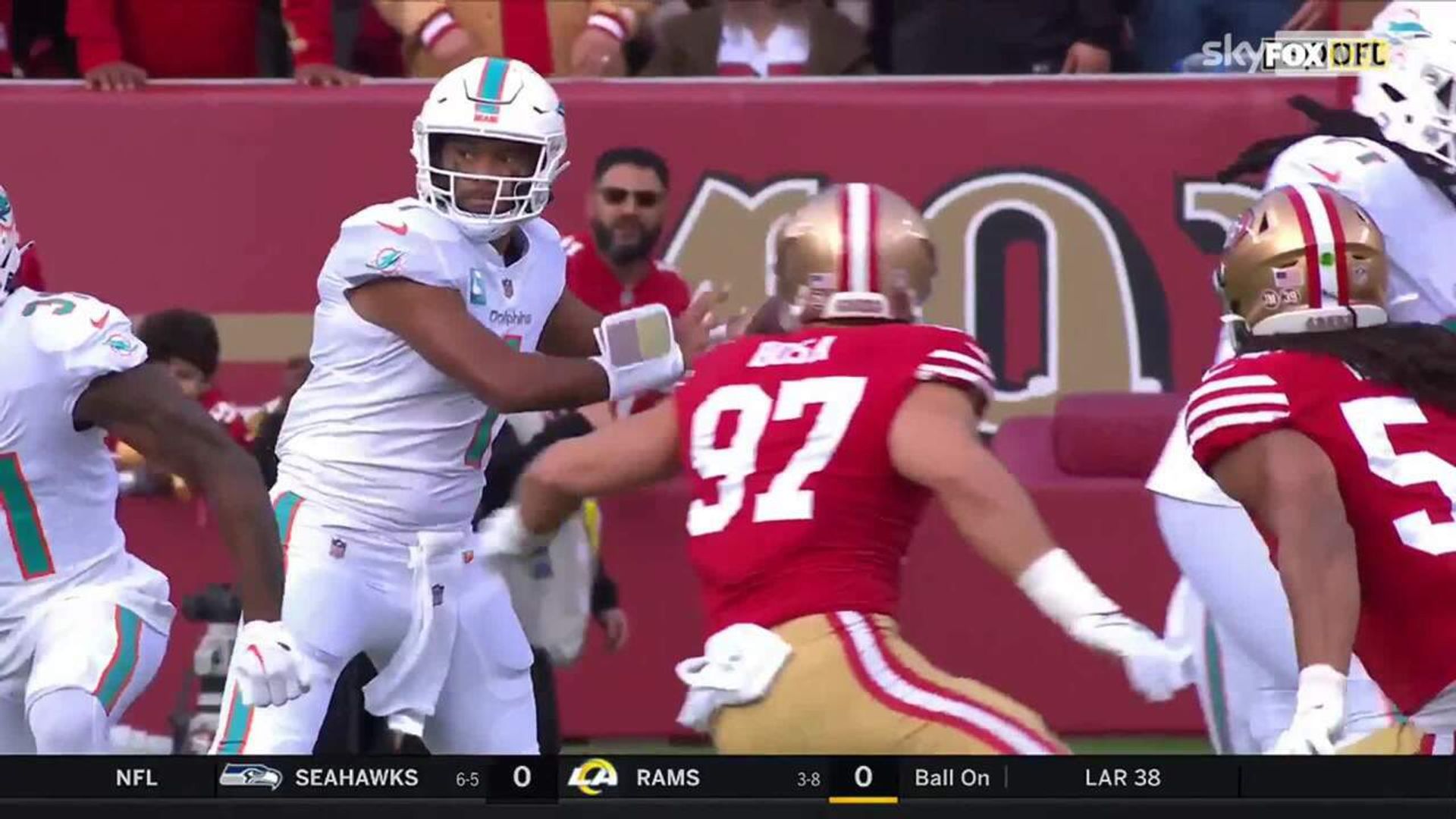 Tagovailoa opens game with 75-yard TD pass to Sherfield!