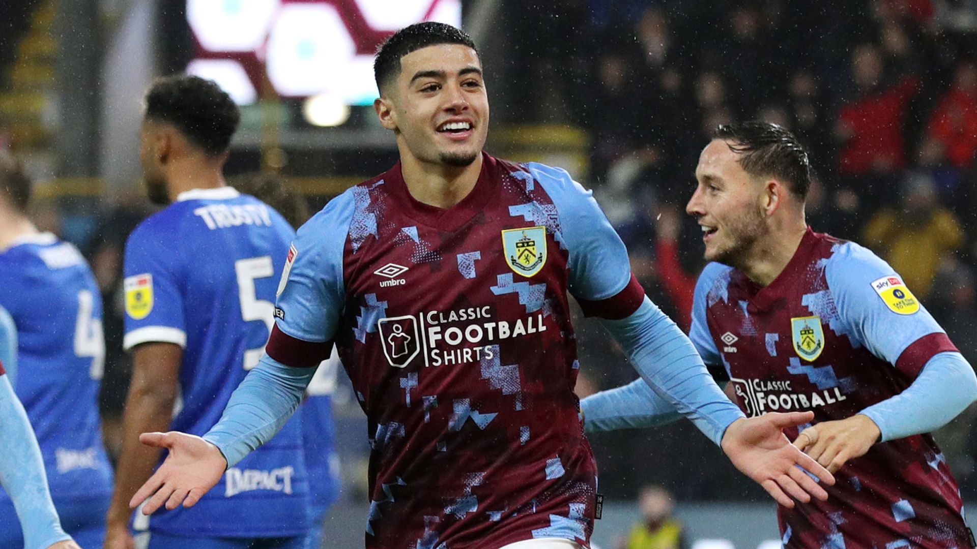 Burnley beat Birmingham to restore three-point Championship lead