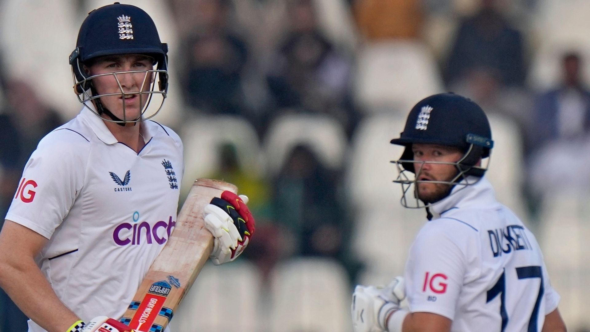 Duckett and Brook put England on top against Pakistan