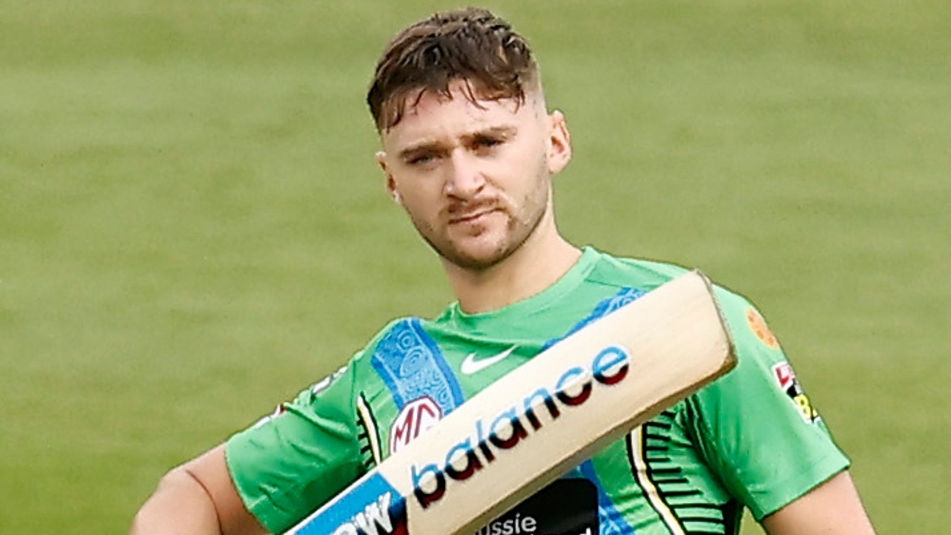 Englishman Clarke smashes first hundred of Big Bash season