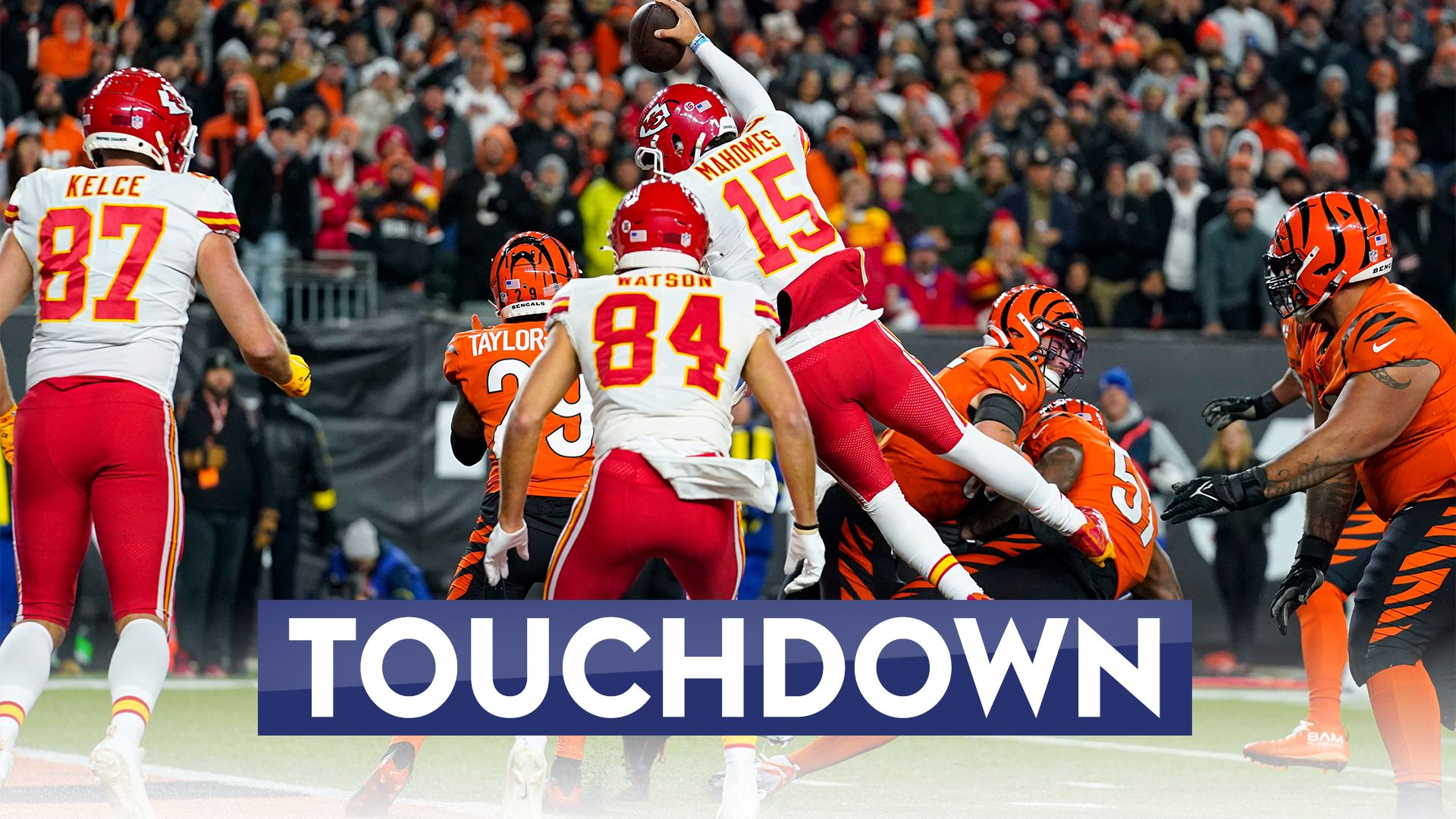 'He did the Michael Jordan!' - Mahomes dunks football for the TD!