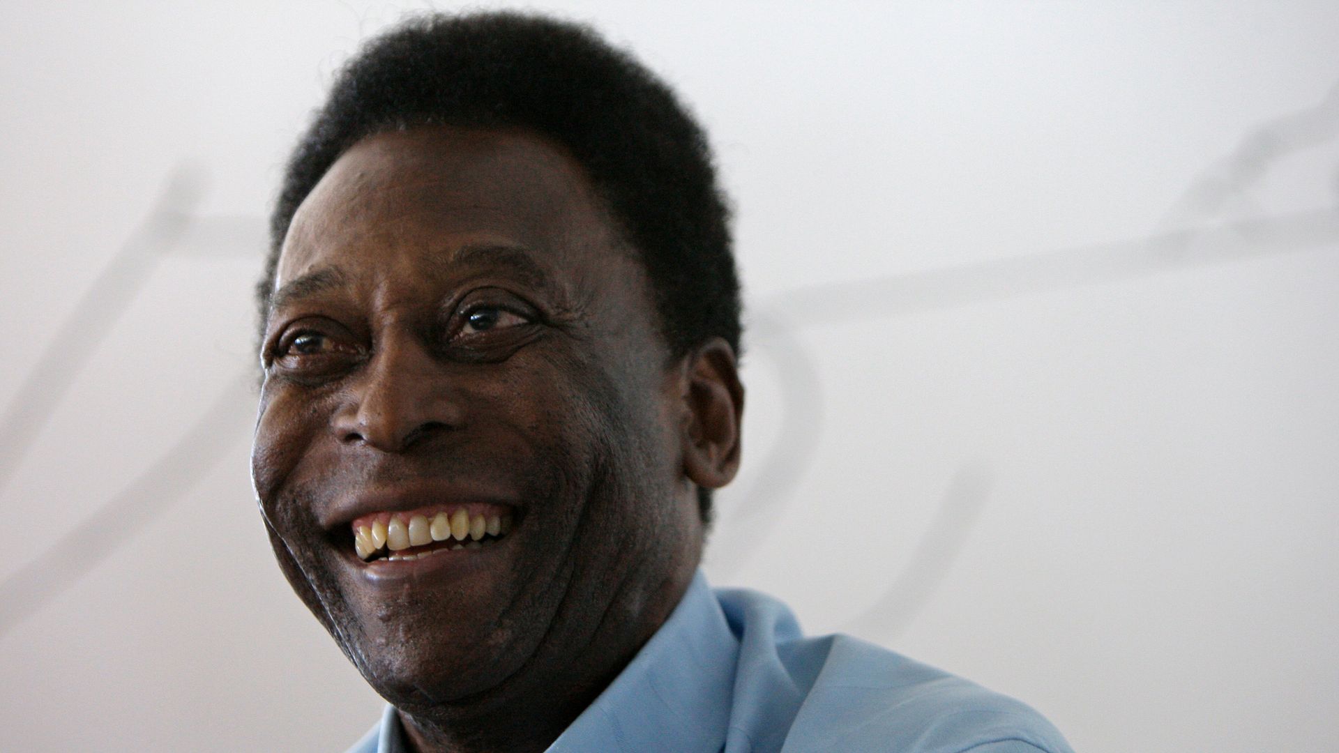 Nev and Carra pay tribute to Pele | 'The greatest name in football'