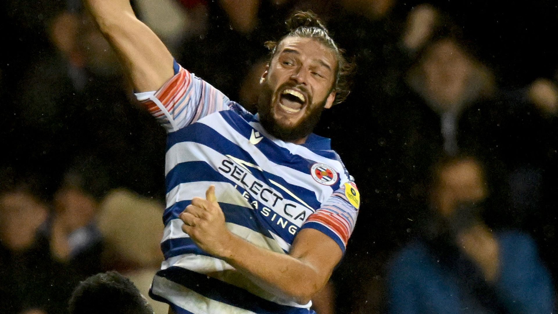 Carroll on target as Reading close in on play-off places