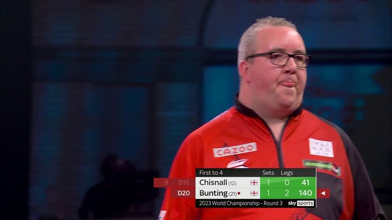 Stephen Bunting takes the third set with a massive clutch finish against Dave Chisnall