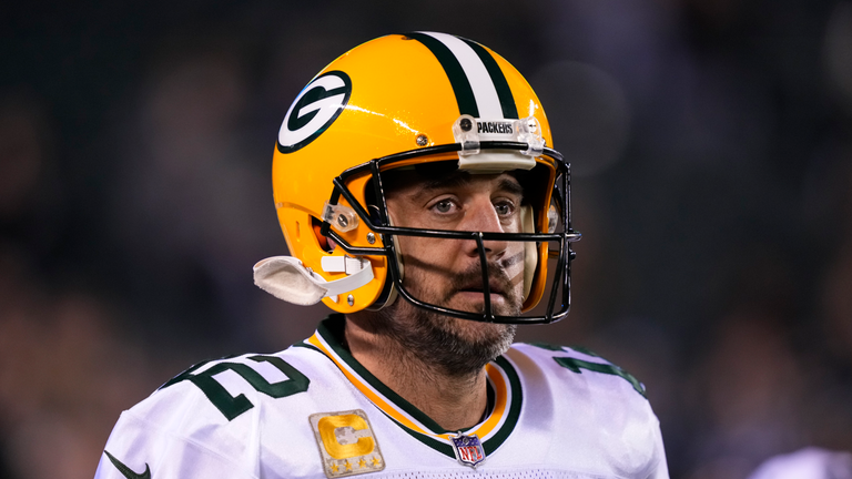 Quarterback Green Bay Packers Aaron Rodgers mengatakan dia akan bermain hari Minggu ini melawan Chicago Bears meskipun menderita cedera tulang rusuk
