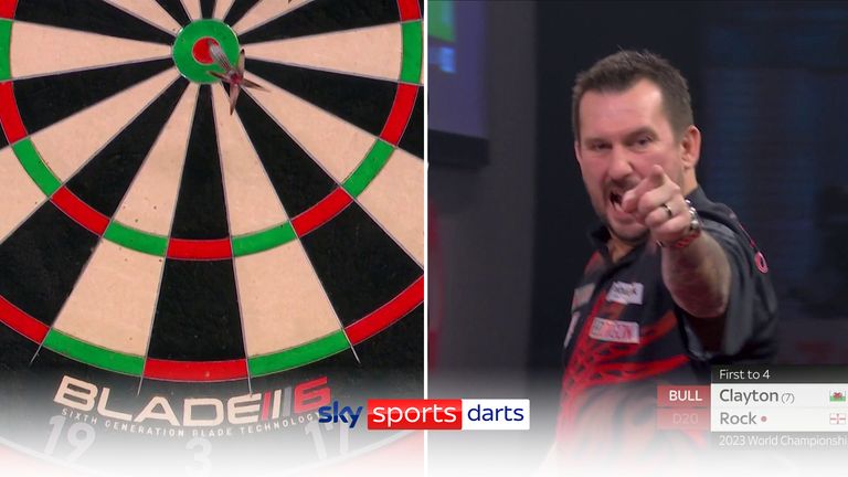 Clayton wins the third set with this absolutely mind-blowing 104 on bullseye
