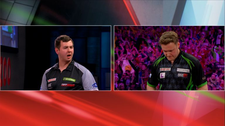 Jim Williams dan Sebastian Bialecki menggetarkan penonton Alexandra Palace dalam pertandingan putaran pertama mereka di World Darts Championship.