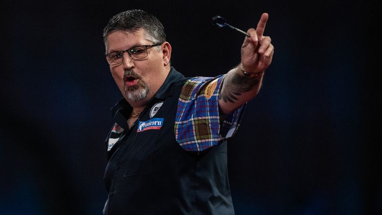 Gary Anderson was forced to produce some top-notch darts in fending off Madars Razma in his opening match at the World Darts Championship