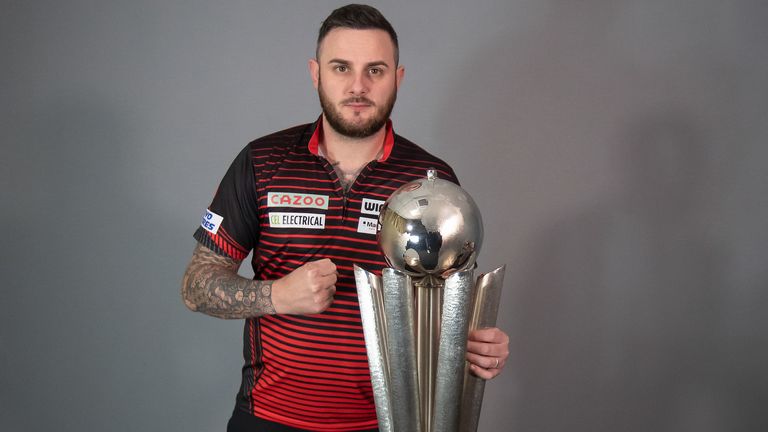 Joe Cullen menghadapi penakluk Fallon Sherrock 'Rapid' Ricky Evans pada Jumat malam sebelum liburan Natal