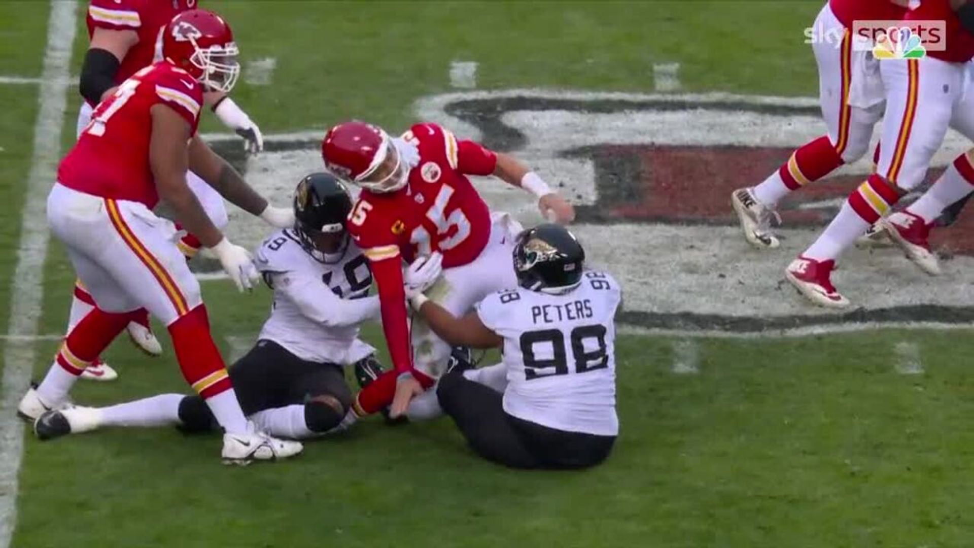 Mahomes suffers ankle injury in first quarter