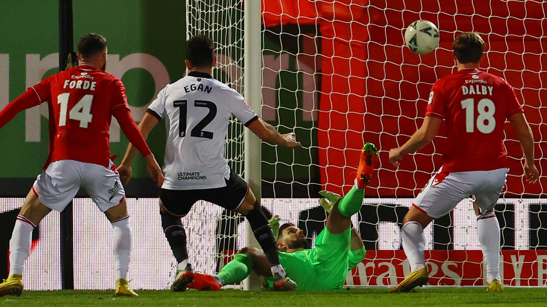 Sheff Utd strike late to deny fearless Wrexham in six-goal thriller