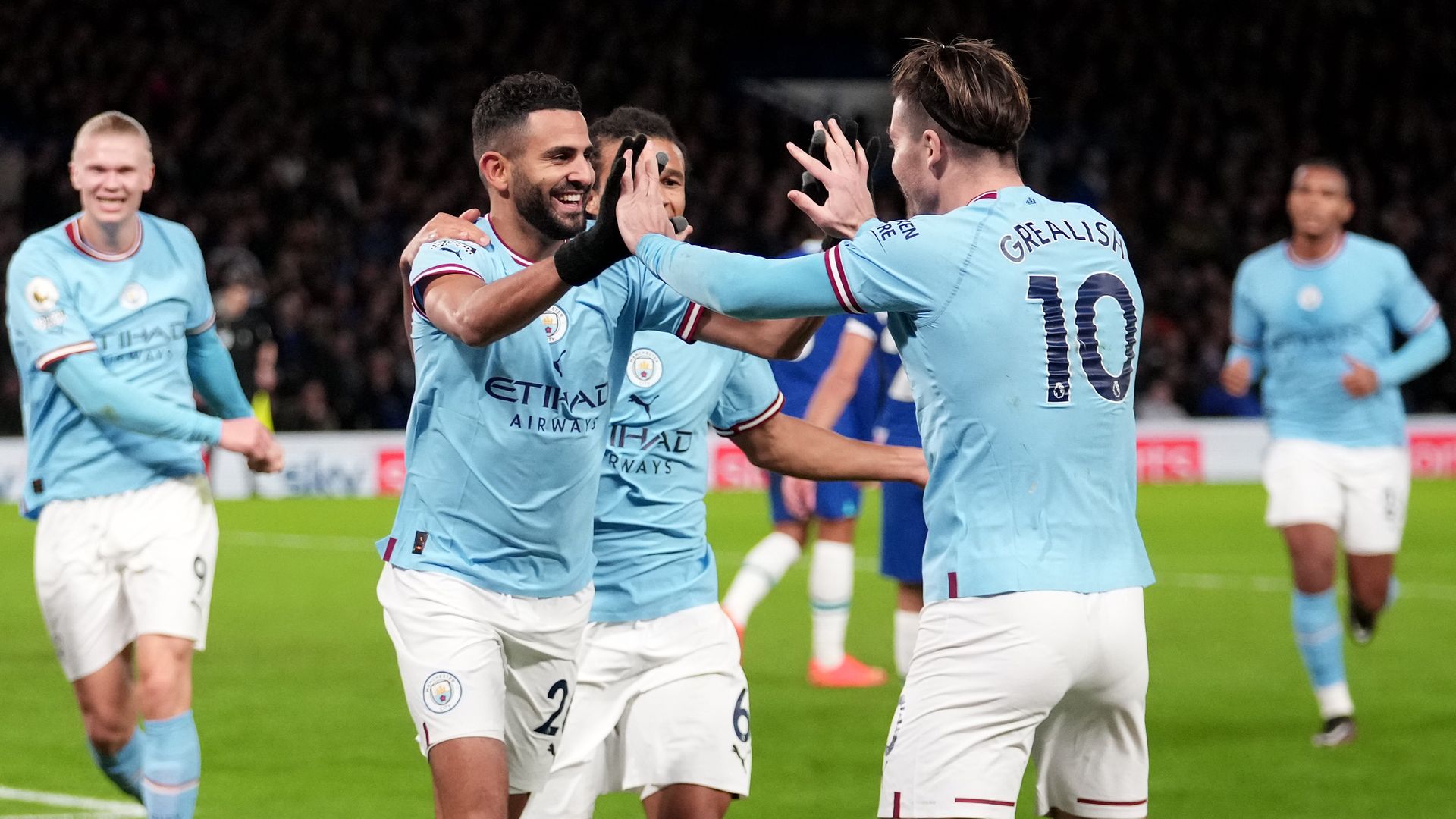 Mahrez winner sees Man City cut Arsenal's lead and adds to Chelsea's woes