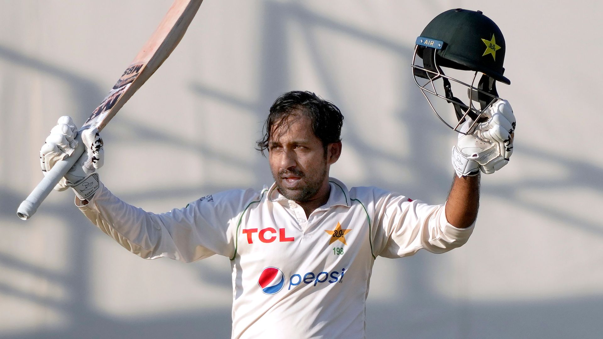 Sarfaraz hits century as Pakistan draw thriller against NZ