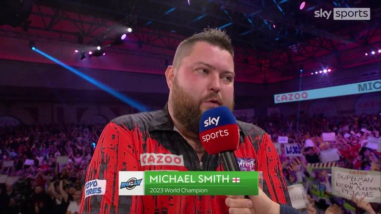 Michael Smith dice que la multitud tuvo una noche mágica después de vencer a Michael van Gerwen en la final del Campeonato Mundial.