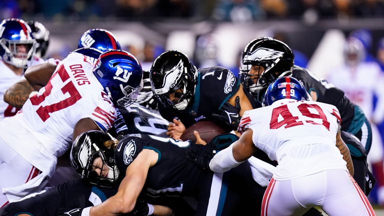 Highlights of the New York Giants' clash with the Philadelphia Eagles in Week 18 of the NFL.