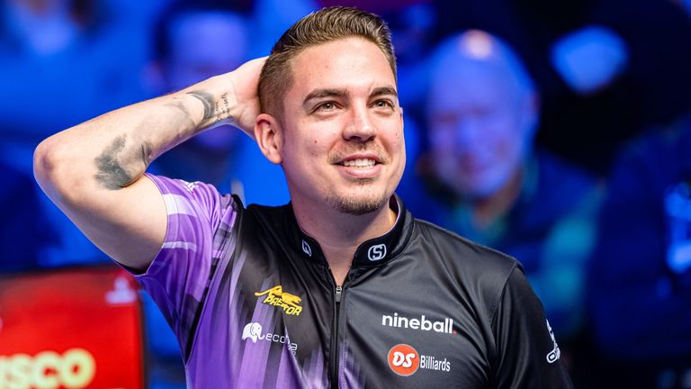 Sanchez Ruiz pocketed the two off an incredible fluke at the World Pool Championship