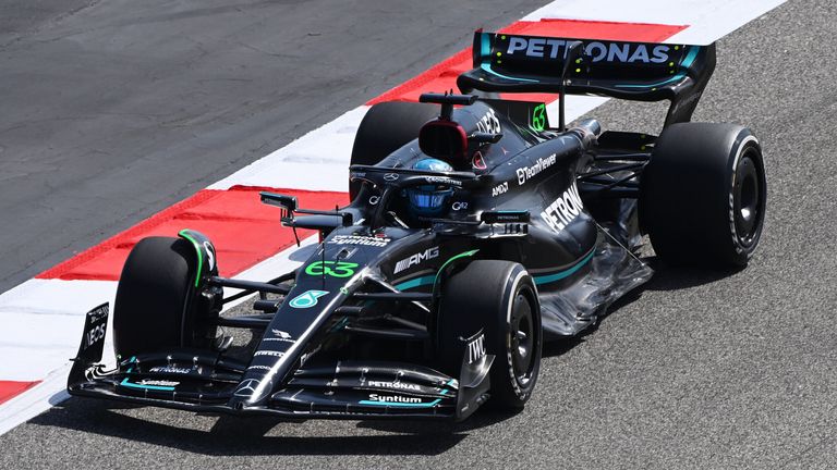 George Russell condujo el W14 de Mercedes en la sesión inaugural de las pruebas de pretemporada