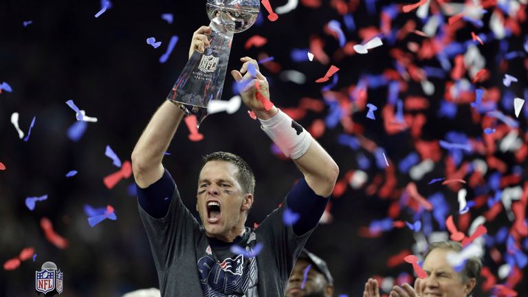 Lihat kembali bagaimana Tom Brady menginspirasi Patriots untuk bangkit dari defisit 28-3 untuk mengalahkan Falcons dengan cara yang menakjubkan di Super Bowl LI.