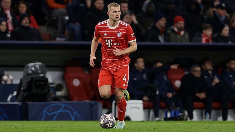  Matthijs de Ligt wird von Holger Badstuber kritisiert. . 
