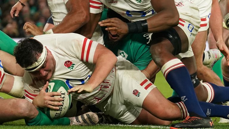 Jamie George passed in the second half with England to 14 players
