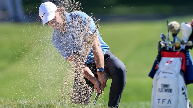 Fleetwood juega en un búnker (AP Photo/Mike Carlson)