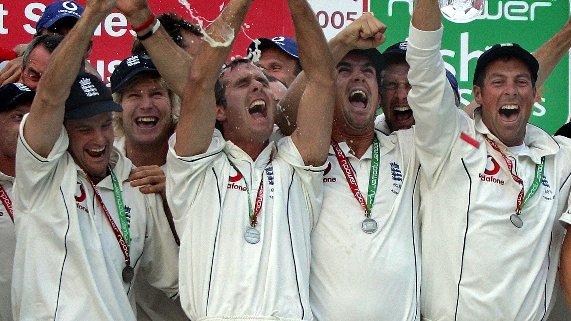 Broad urges England to emulate 2005 Ashes success