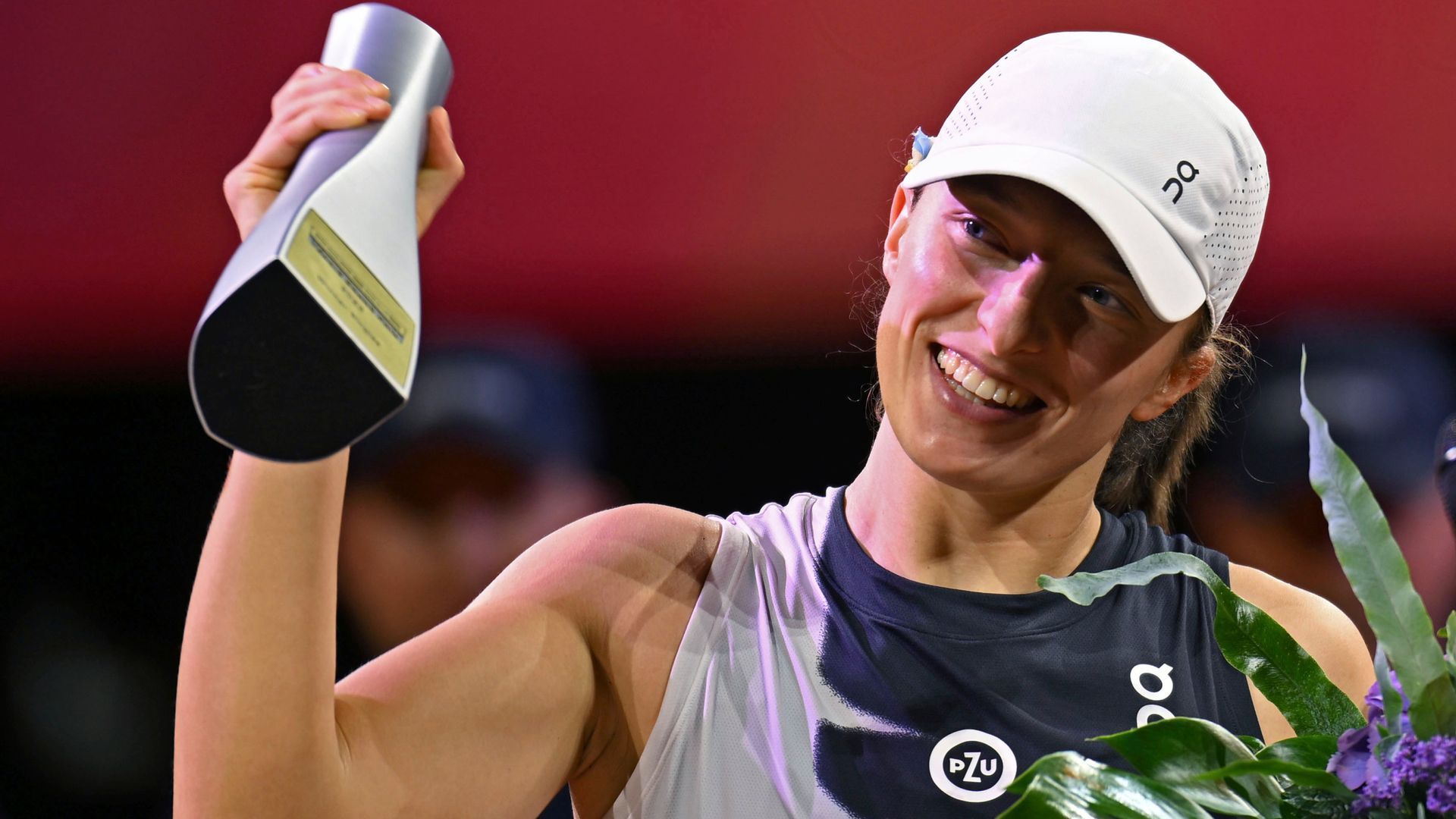 Swiatek sinks Sabalenka to win Stuttgart title and a new Porsche