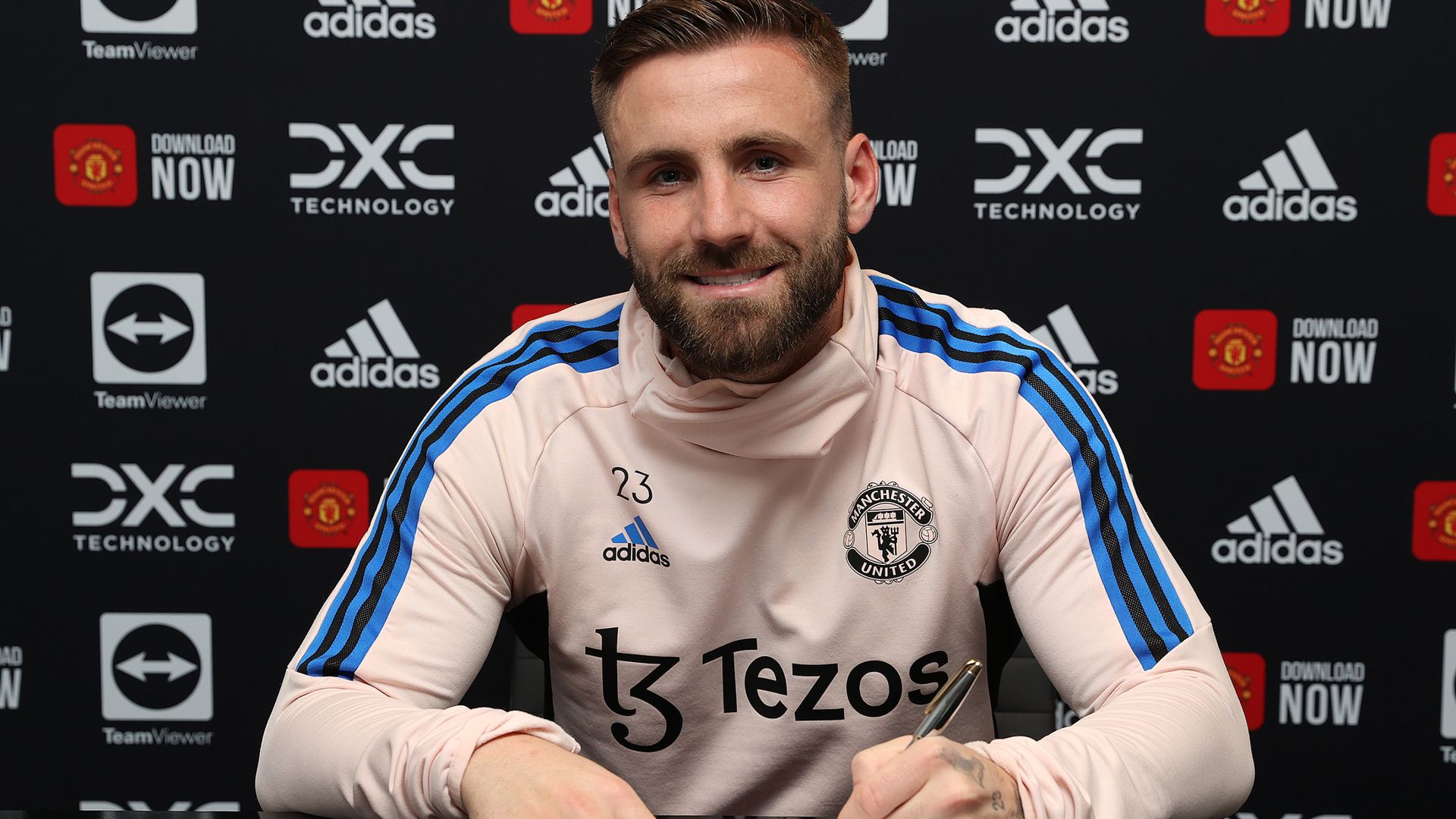 Shaw signs new Man Utd contract | 'Chance to create something special'