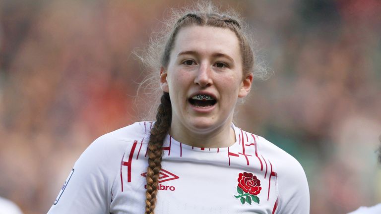 Emma Sing wird ihren ersten internationalen Start bestreiten, wenn England im Cardiff Arms Park gegen Wales antritt
