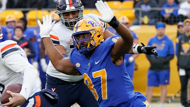 Baldonado looks to make a sack