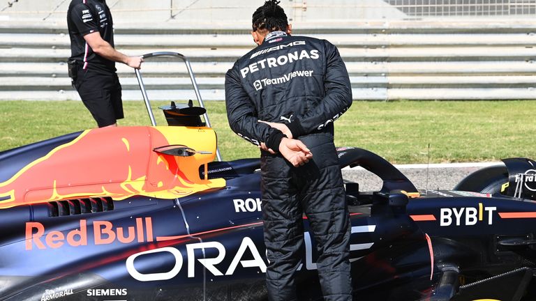 Hamilton espera que su equipo pueda usar el descanso para mejorar su auto, con la especulación de que el concepto de Mercedes podría moverse en la dirección de sus rivales Red Bull.