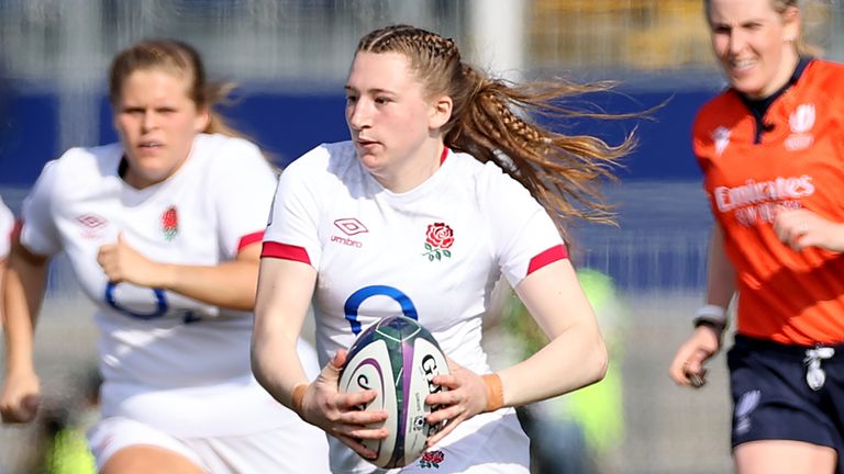 England head coach Simon Middleton discusses Sing's strengths with the Gloucester-Hartpury player to make her first international start against Wales on Saturday